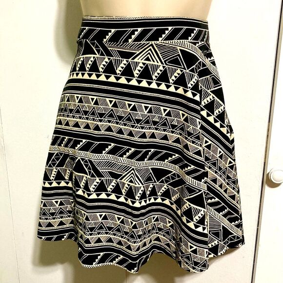 VICTORIAS SECRET PINK Aztec Mini Skater Skirt Circle Flare Black Cream Large - Picture 5 of 13